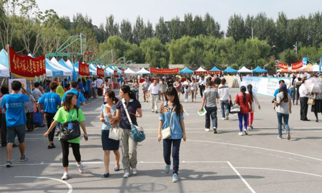 本地本地汇华学院新生招商活动策划